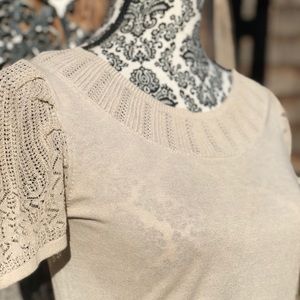 🛍💕✨BANANA REPUBLIC 💕CROCHET TOP💕✨🛍